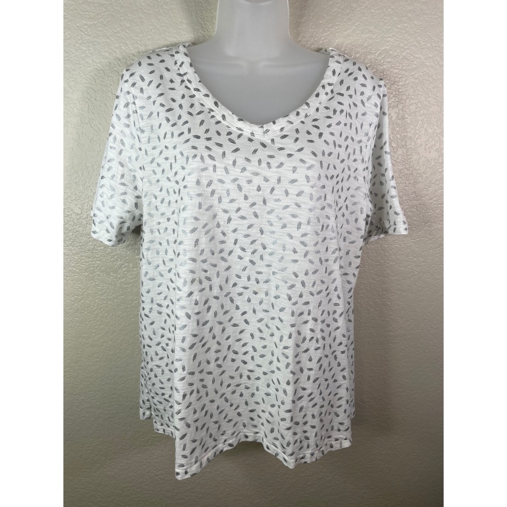 Chicos 2 US Large V Neck T Shirt White Silver Metallic Abstract Slub Knit Top